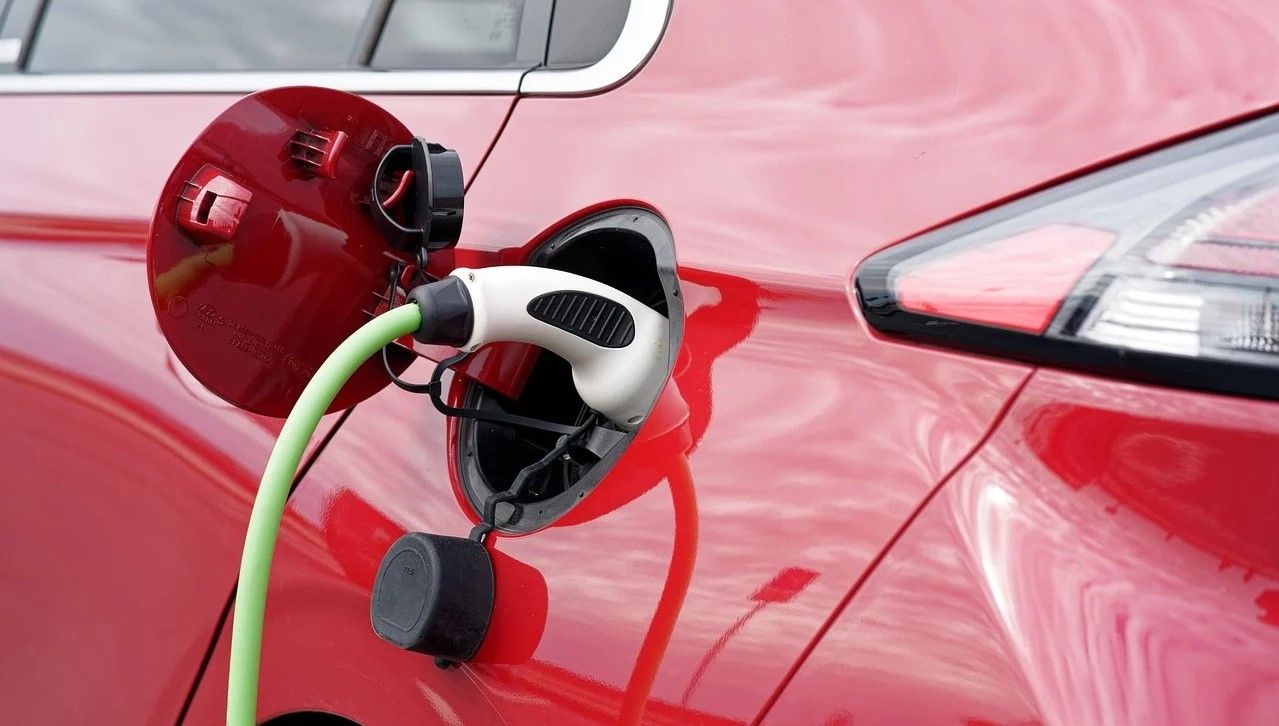 Primes pour les voitures électriques en 2022, comment les obtenir et combien est-il possible d&apos;économiser