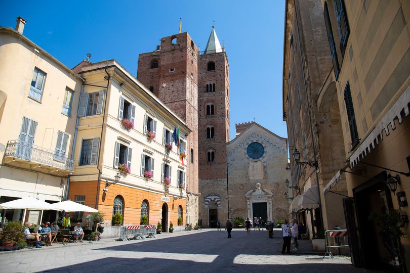 Albenga-La-Cattedrale-di-San-Michele-silvia.cozzi-shutterstock