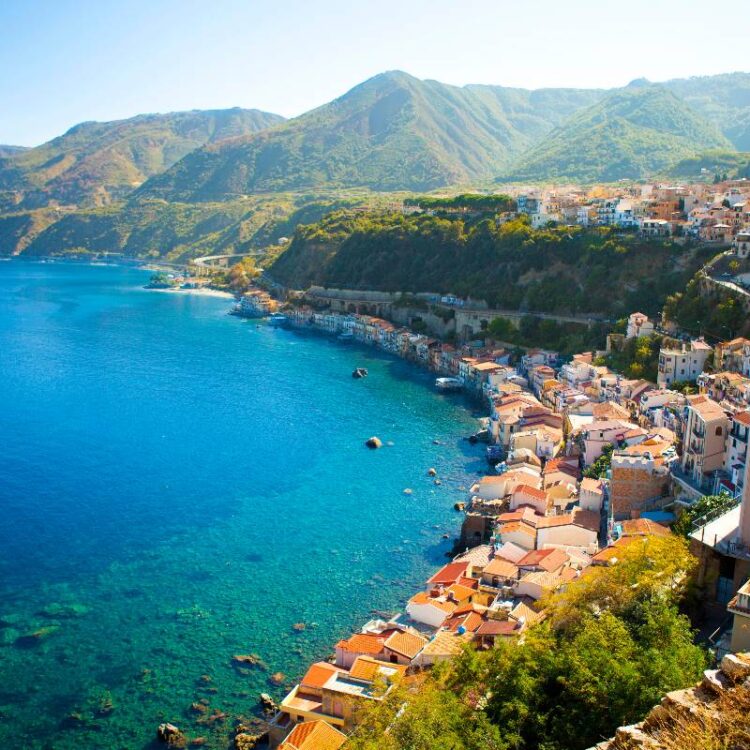 From Scalea to Reggio Calabria, among truffles, cold cuts, cheeses, castles, sea views, caves and ancient treasures
