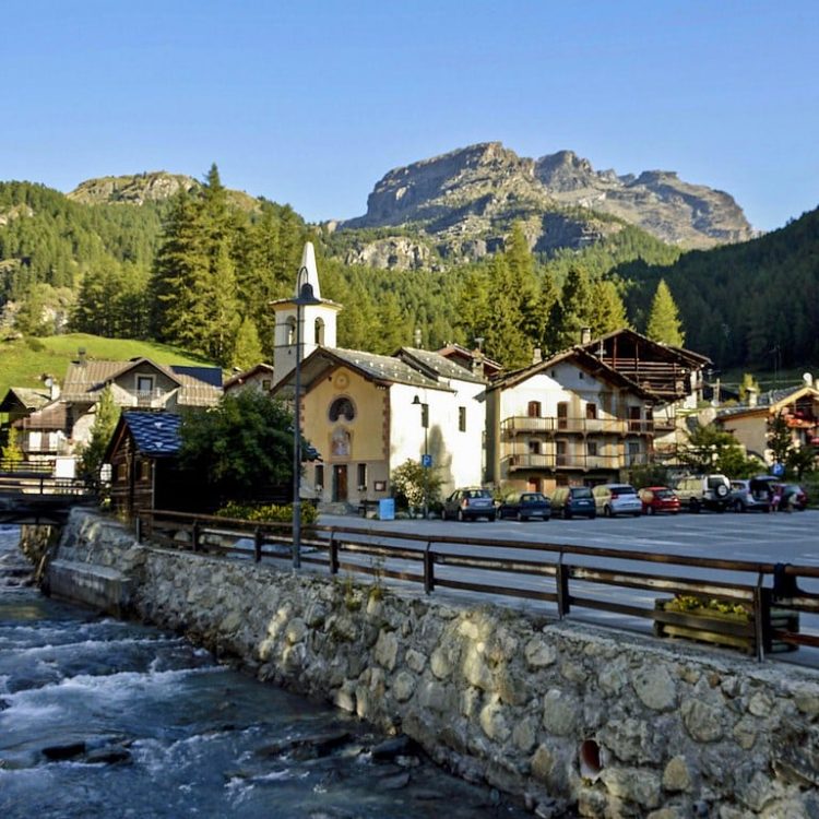 Da Pont-Saint-Martin a Courmayeur: tour elettrico in Valle d'Aosta
