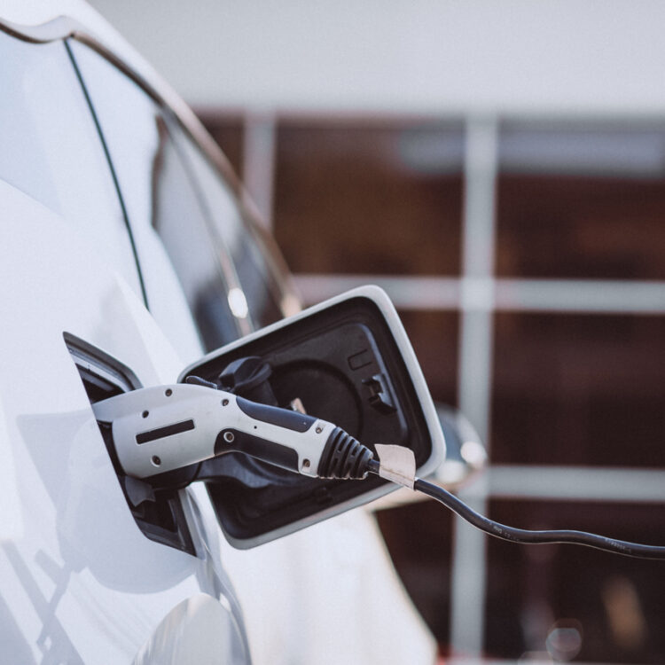Incentivos al coche eléctrico 2022, cómo funcionan y cuánto te puedes ahorrar